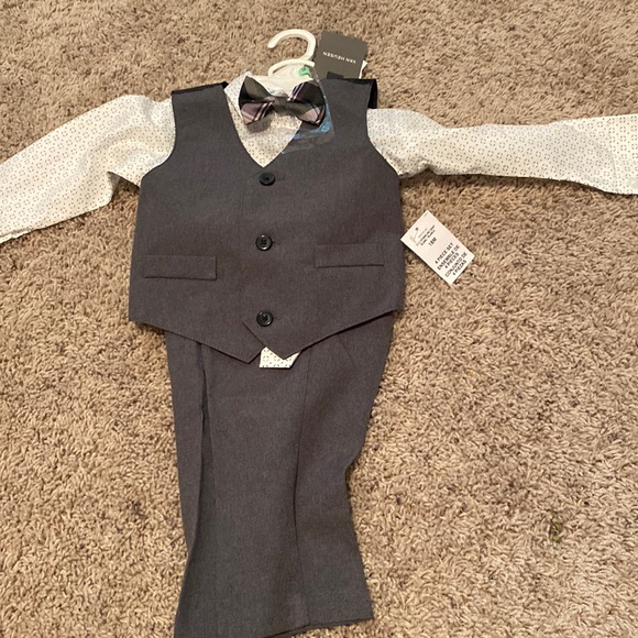 Boys 4 piece set - Picture 1 of 3